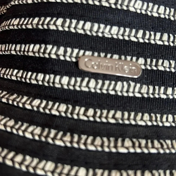 Calvin Klein Classic Glamorous Black and White Oversized Vacation Sun Hat - OS - Picture 4 of 8